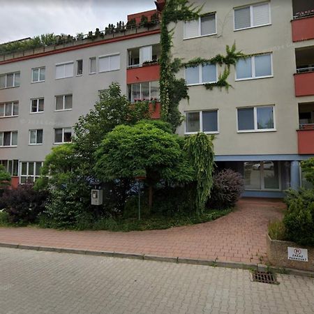 Alure Residences 2 & 24H Self Check-In, Parking In The Garage In The Apartment Building Included, New Building, Terrace, Green Location With A Forest Park With A Lake, Children'S Playground 반스카비스트리카 외부 사진