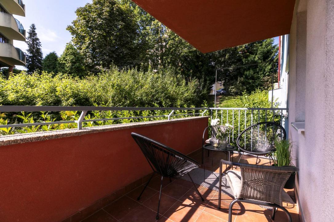 Alure Residences 2 & 24H Self Check-In, Parking In The Garage In The Apartment Building Included, New Building, Terrace, Green Location With A Forest Park With A Lake, Children'S Playground 반스카비스트리카 외부 사진