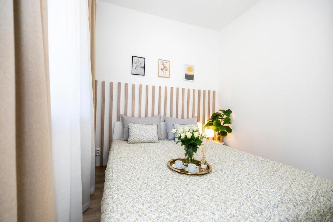 Alure Residences 2 & 24H Self Check-In, Parking In The Garage In The Apartment Building Included, New Building, Terrace, Green Location With A Forest Park With A Lake, Children'S Playground 반스카비스트리카 외부 사진