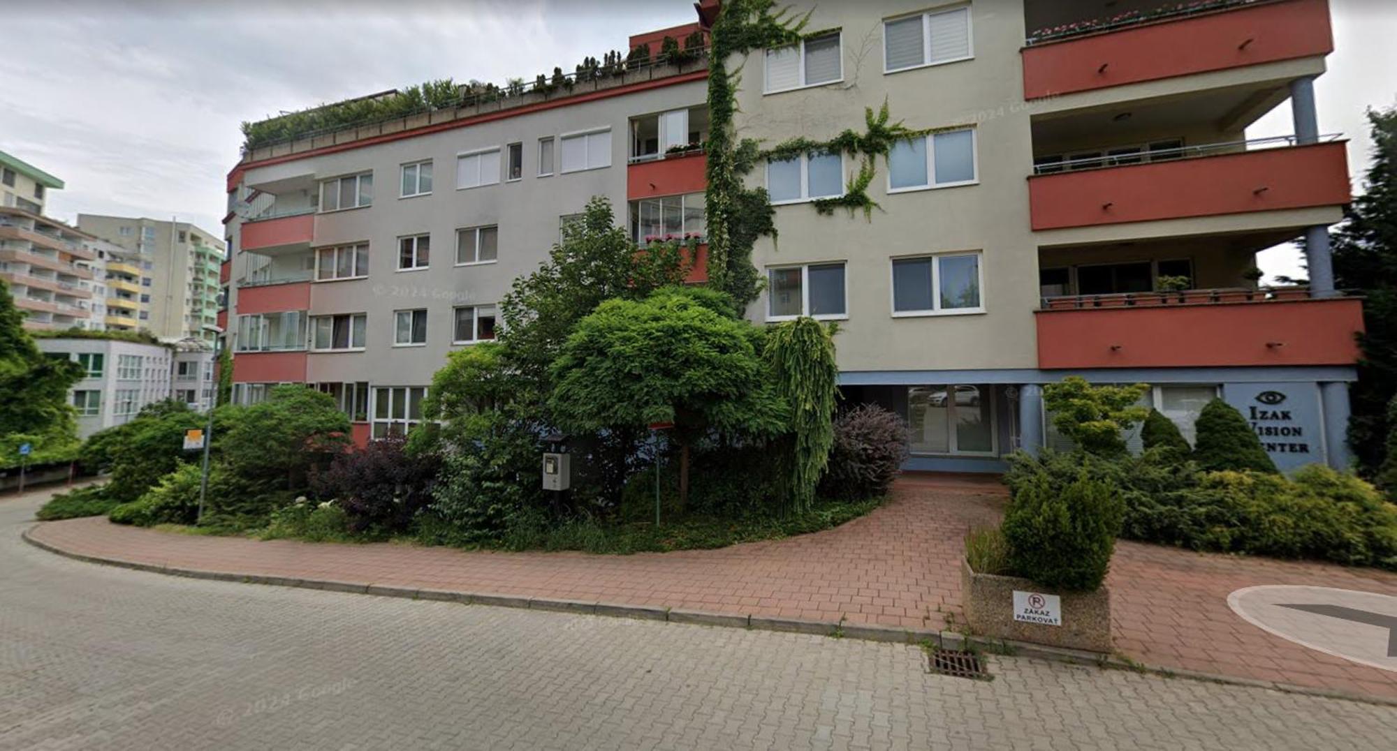 Alure Residences 2 & 24H Self Check-In, Parking In The Garage In The Apartment Building Included, New Building, Terrace, Green Location With A Forest Park With A Lake, Children'S Playground 반스카비스트리카 외부 사진